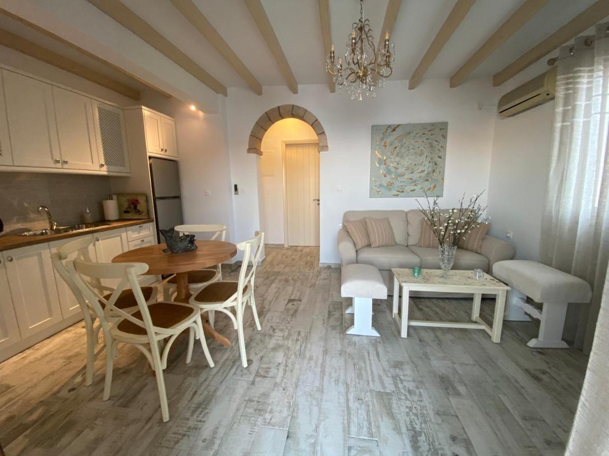 Petridi Maria Suites & Apartments 스칼라 외부 사진